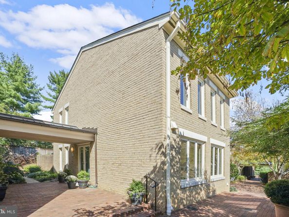 4297 Embassy Park Drive NW, Washington DC 20016