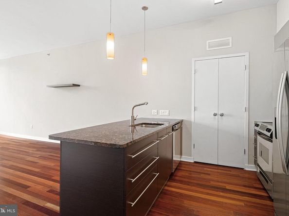 2101 Market Street 305, Philadelphia PA 19103