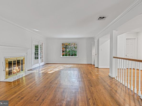 2424 S Queen Street, Arlington VA 22202