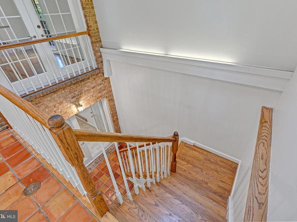 2424 S Queen Street, Arlington VA 22202