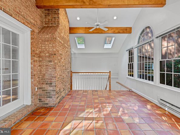 2424 S Queen Street, Arlington VA 22202