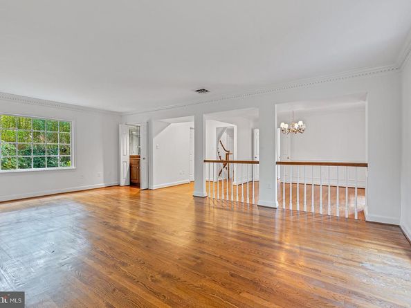 2424 S Queen Street, Arlington VA 22202