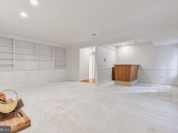 2424 S Queen Street, Arlington VA 22202