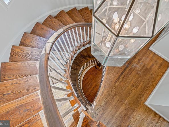 2424 S Queen Street, Arlington VA 22202