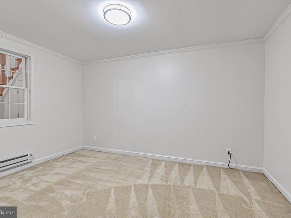 2424 S Queen Street, Arlington VA 22202