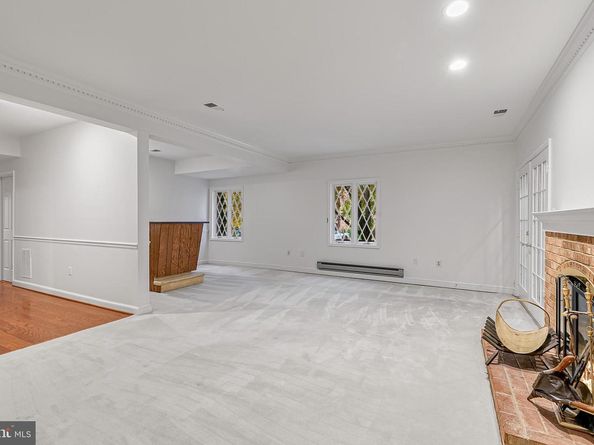 2424 S Queen Street, Arlington VA 22202