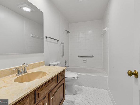 2424 S Queen Street, Arlington VA 22202