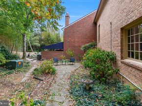 2424 S Queen Street, Arlington VA 22202