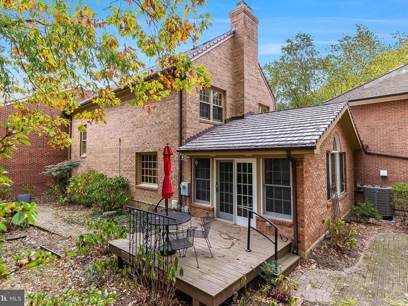 2424 S Queen Street, Arlington VA 22202