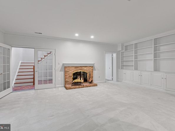 2424 S Queen Street, Arlington VA 22202