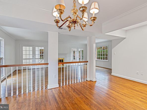 2424 S Queen Street, Arlington VA 22202