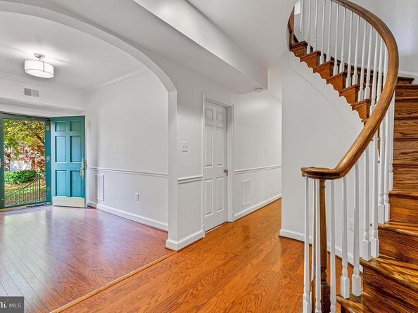 2424 S Queen Street, Arlington VA 22202