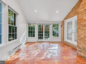 2424 S Queen Street, Arlington VA 22202