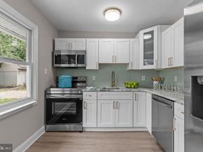 14 Iris Road, Levittown PA 19057