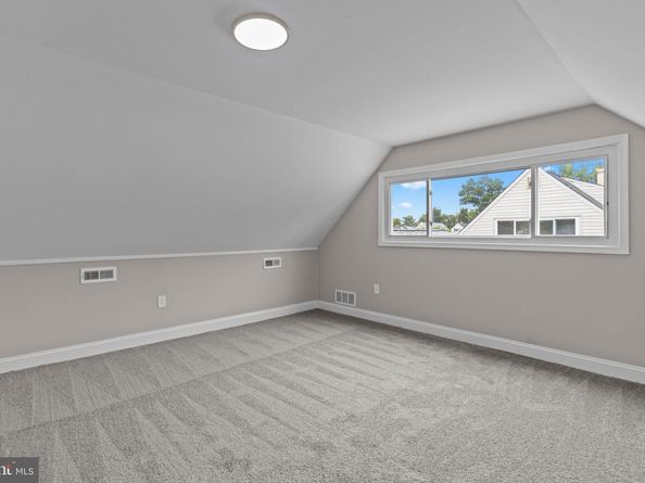 14 Iris Road, Levittown PA 19057