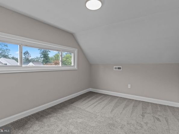 14 Iris Road, Levittown PA 19057