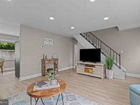 14 Iris Road, Levittown PA 19057