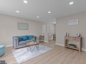 14 Iris Road, Levittown PA 19057