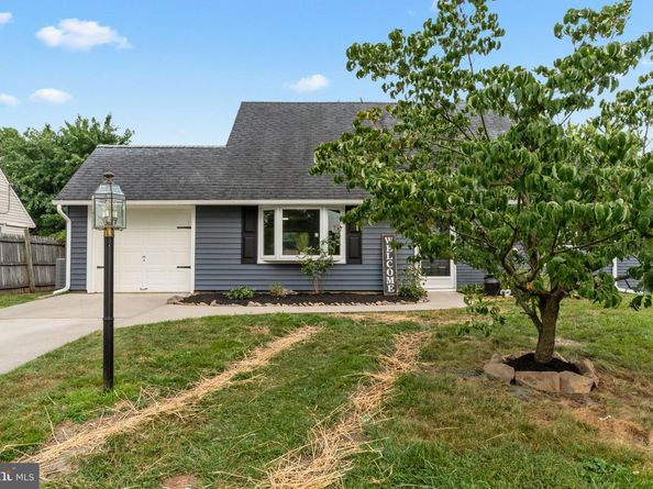14 Iris Road, Levittown PA 19057