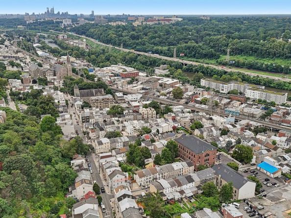 186 Conarroe Street, Philadelphia PA 19127