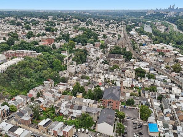 186 Conarroe Street, Philadelphia PA 19127
