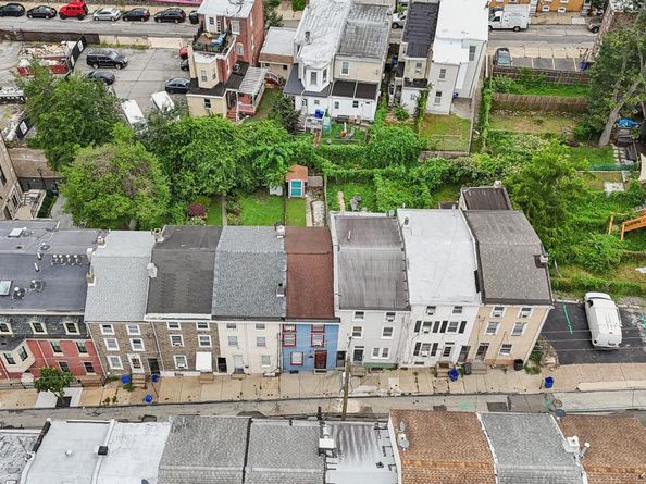 186 Conarroe Street, Philadelphia PA 19127