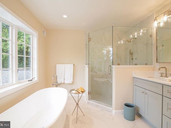 2504 W Meredith Drive, Vienna VA 22181