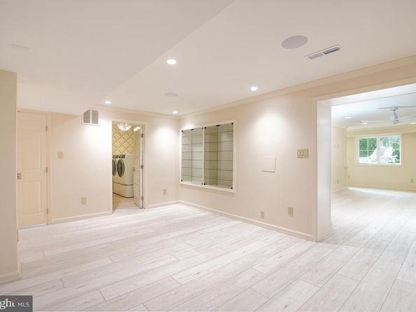2504 W Meredith Drive, Vienna VA 22181
