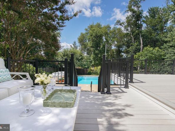 2504 W Meredith Drive, Vienna VA 22181