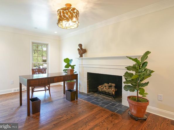 2504 W Meredith Drive, Vienna VA 22181