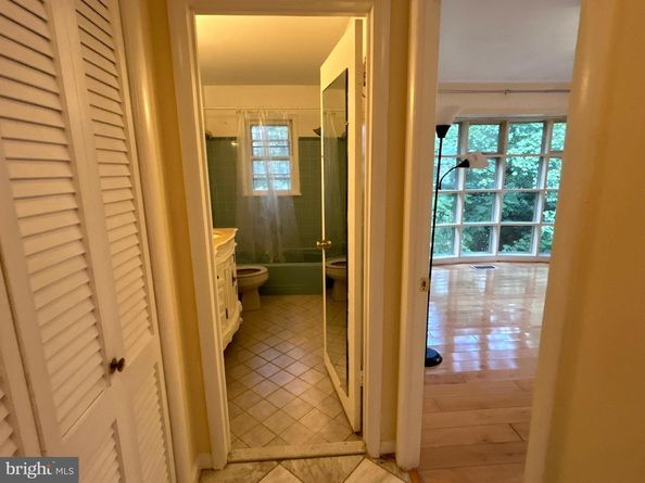 2735 S Grove Street, Arlington VA 22202