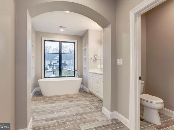 9425 Falls Road, Potomac MD 20854
