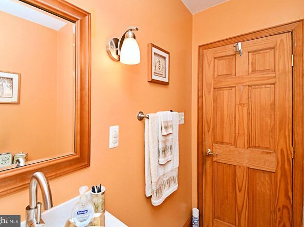 605 Crown Street, Willow Grove PA 19090