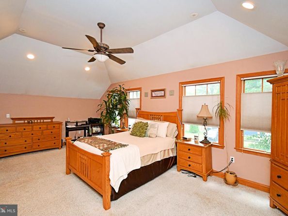 605 Crown Street, Willow Grove PA 19090