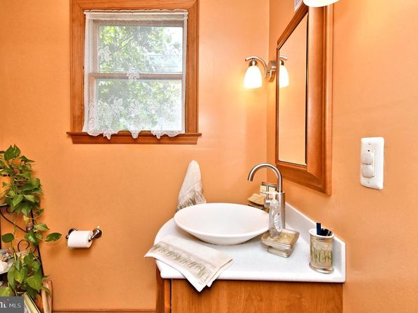 605 Crown Street, Willow Grove PA 19090