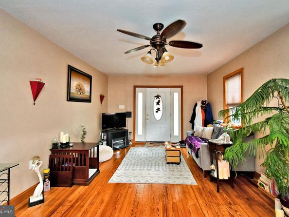 605 Crown Street, Willow Grove PA 19090