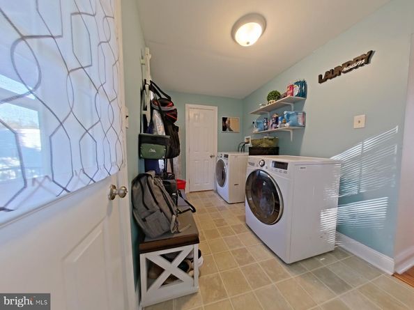 331 Powhattan Avenue, Essington PA 19029