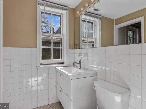 415 City Avenue H2, Merion Station PA 19066