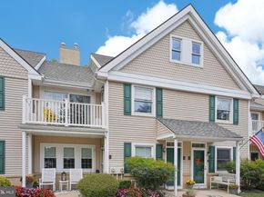 9 Comly Court, Flourtown PA 19031