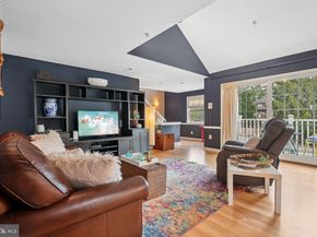 9 Comly Court, Flourtown PA 19031