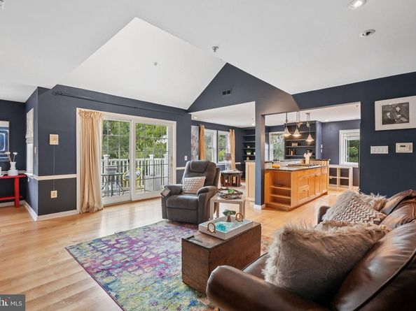 9 Comly Court, Flourtown PA 19031