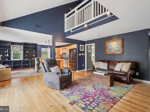9 Comly Court, Flourtown PA 19031