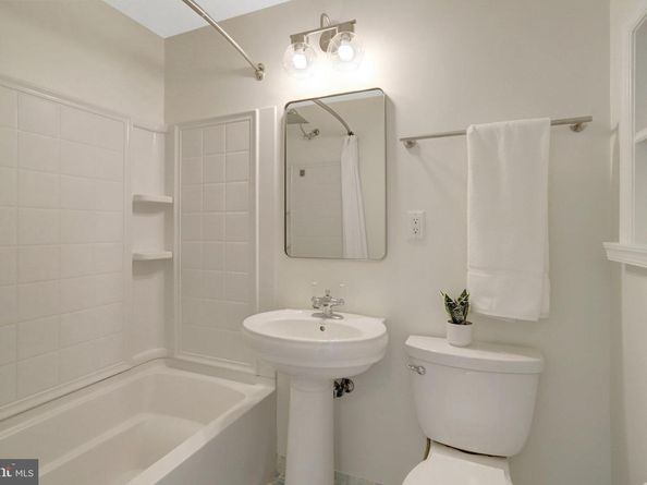 2016 N Adams Street 810, Arlington VA 22201