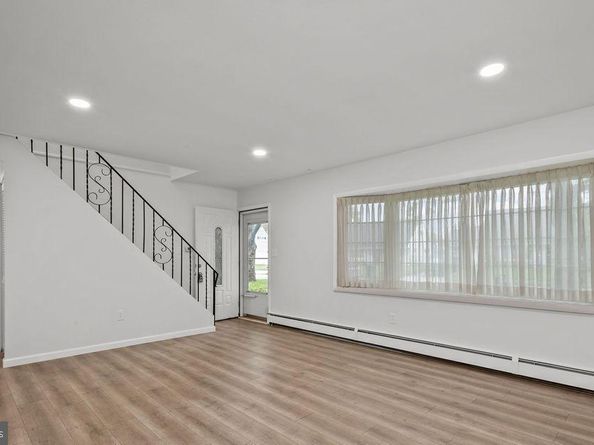31 Kingwood Lane, Levittown PA 19055
