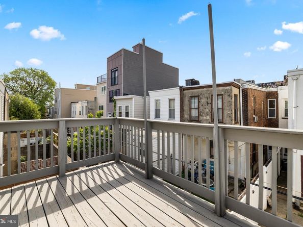 2434 Carpenter Street, Philadelphia PA 19146