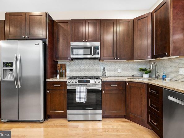 2434 Carpenter Street, Philadelphia PA 19146