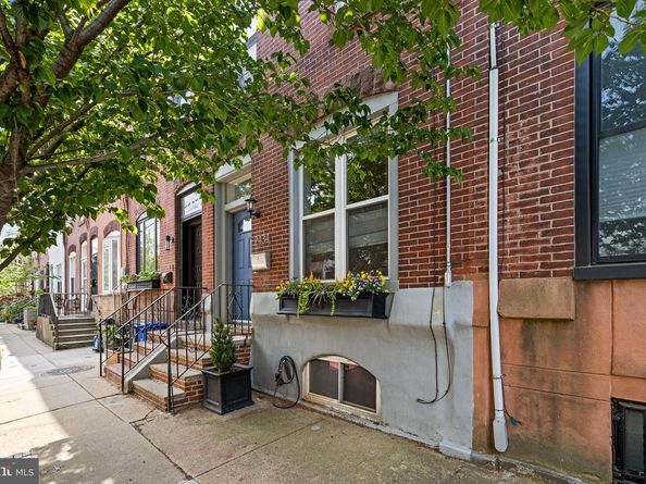 2434 Carpenter Street, Philadelphia PA 19146