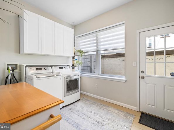 2434 Carpenter Street, Philadelphia PA 19146