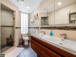 2434 Carpenter Street, Philadelphia PA 19146