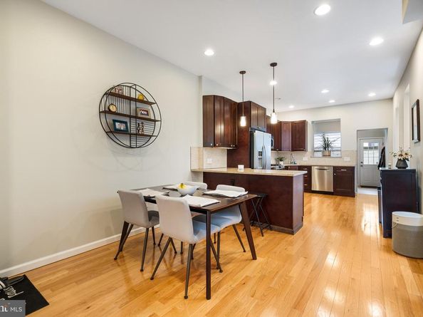 2434 Carpenter Street, Philadelphia PA 19146